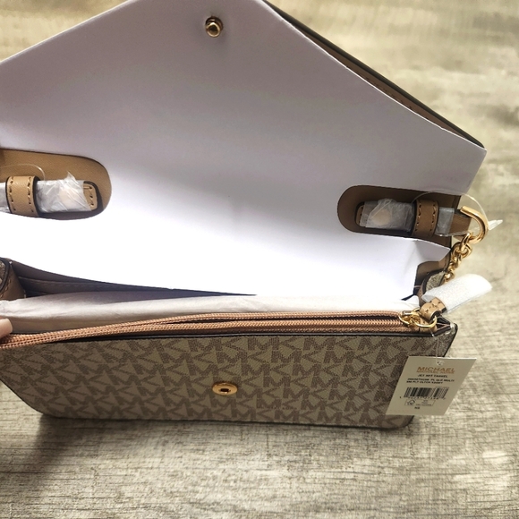 Michael Kors Jet Set Travel Flap Clutch Crossbody Bag - Pale Gold *NWT* - Picture 9 of 10